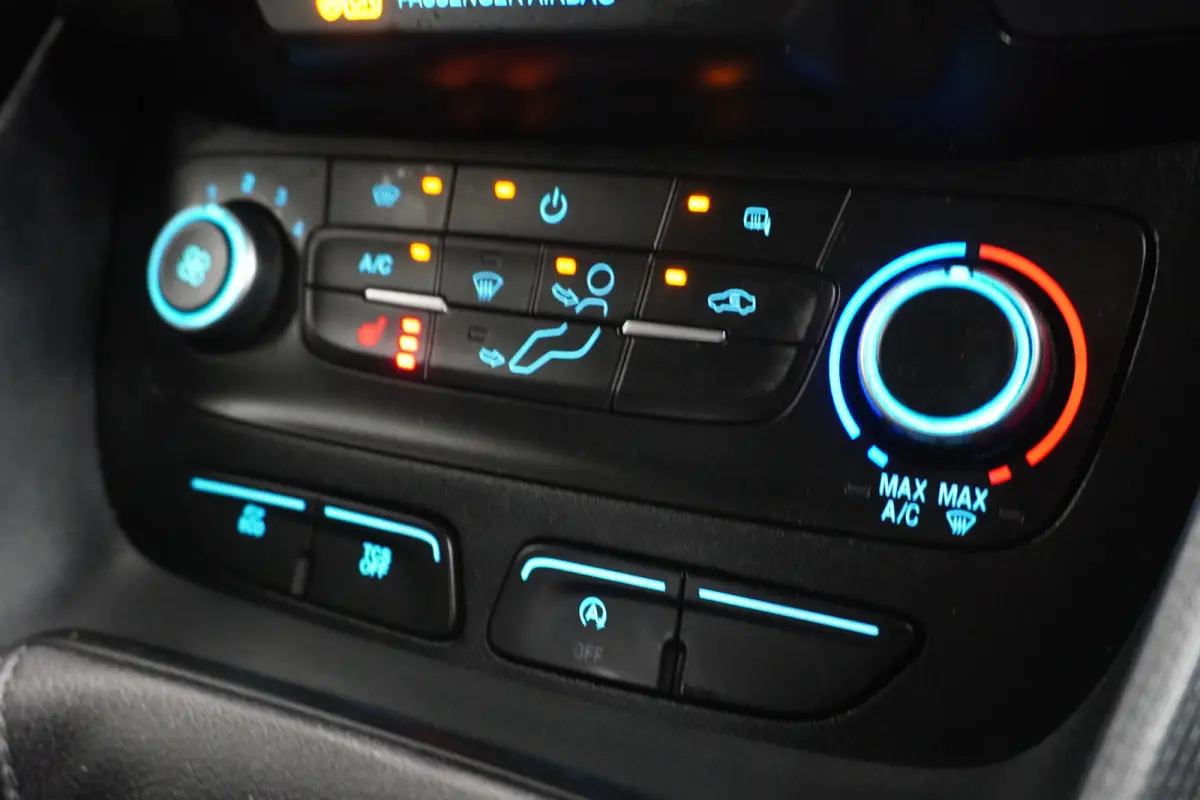 Limited 1.5 EcoBlue 100PK L2 EURO 6 - Airco - Navi - Cruise - €12.900,- Excl.