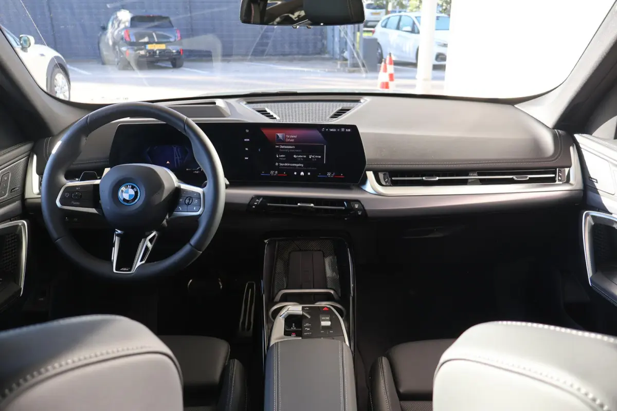 eDrive20 67 kWh | SOH 100% | M Sport Pro | Innovation Pack | Comfort Pack | Travel Pack | Harman Kardon | Panoramdak | Trekhaak