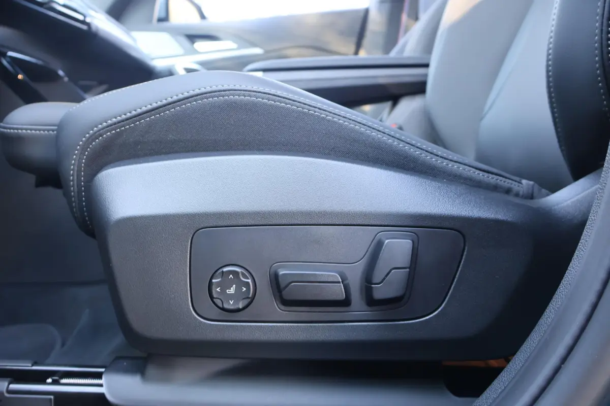 eDrive20 67 kWh | SOH 100% | M Sport Pro | Innovation Pack | Comfort Pack | Travel Pack | Harman Kardon | Panoramdak | Trekhaak