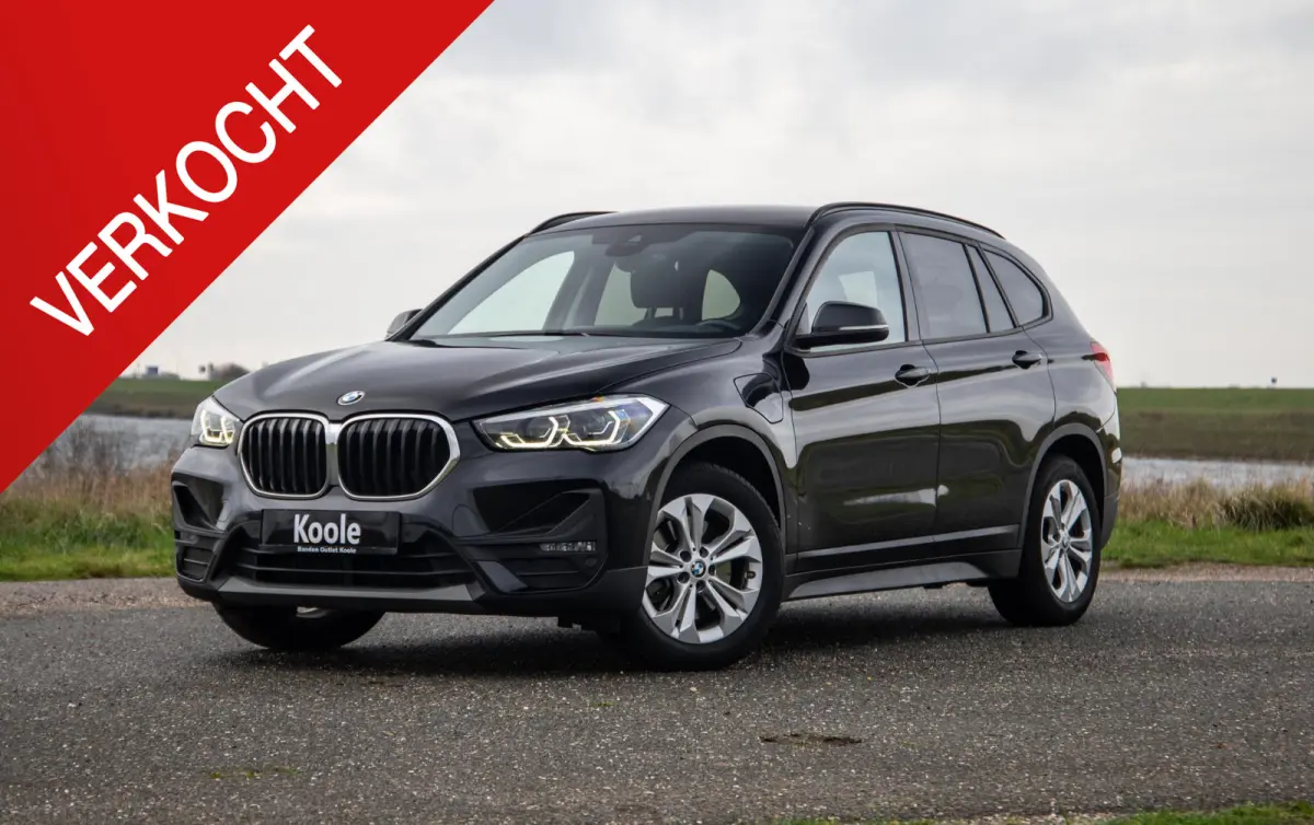 xDrive25e Executive CAMERA / CARPLAY / HEAD UP DISPLAY / LEDER / LED / CRUISE CONTROLE / STOELVERWARMING