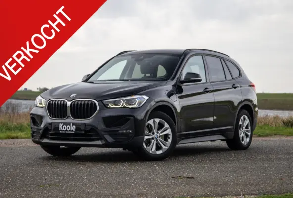 xDrive25e Executive CAMERA / CARPLAY / HEAD UP DISPLAY / LEDER / LED / CRUISE CONTROLE / STOELVERWARMING