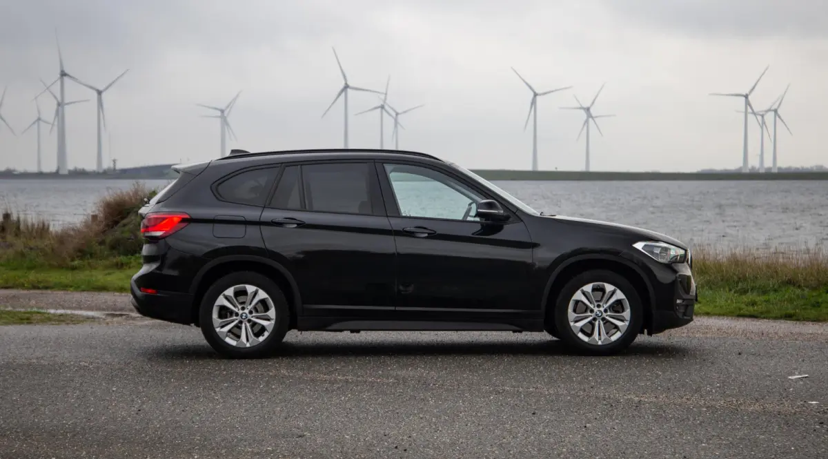 xDrive25e Executive CAMERA / CARPLAY / HEAD UP DISPLAY / LEDER / LED / CRUISE CONTROLE / STOELVERWARMING