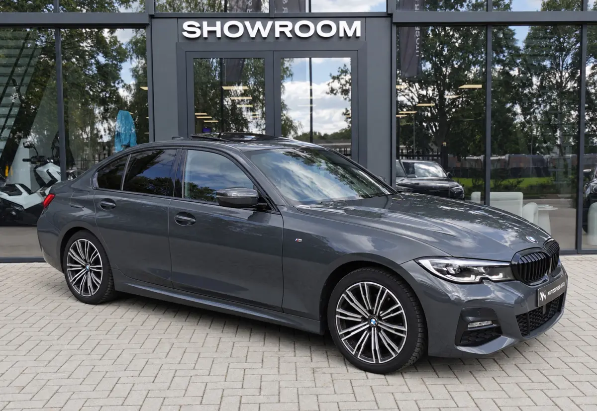 320i High Executive PANO H&K LEDER