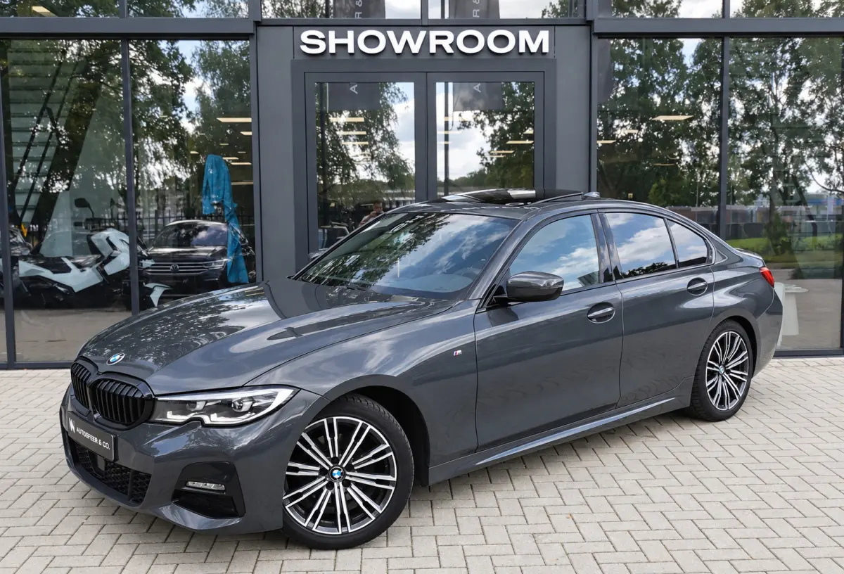 320i High Executive PANO H&K LEDER