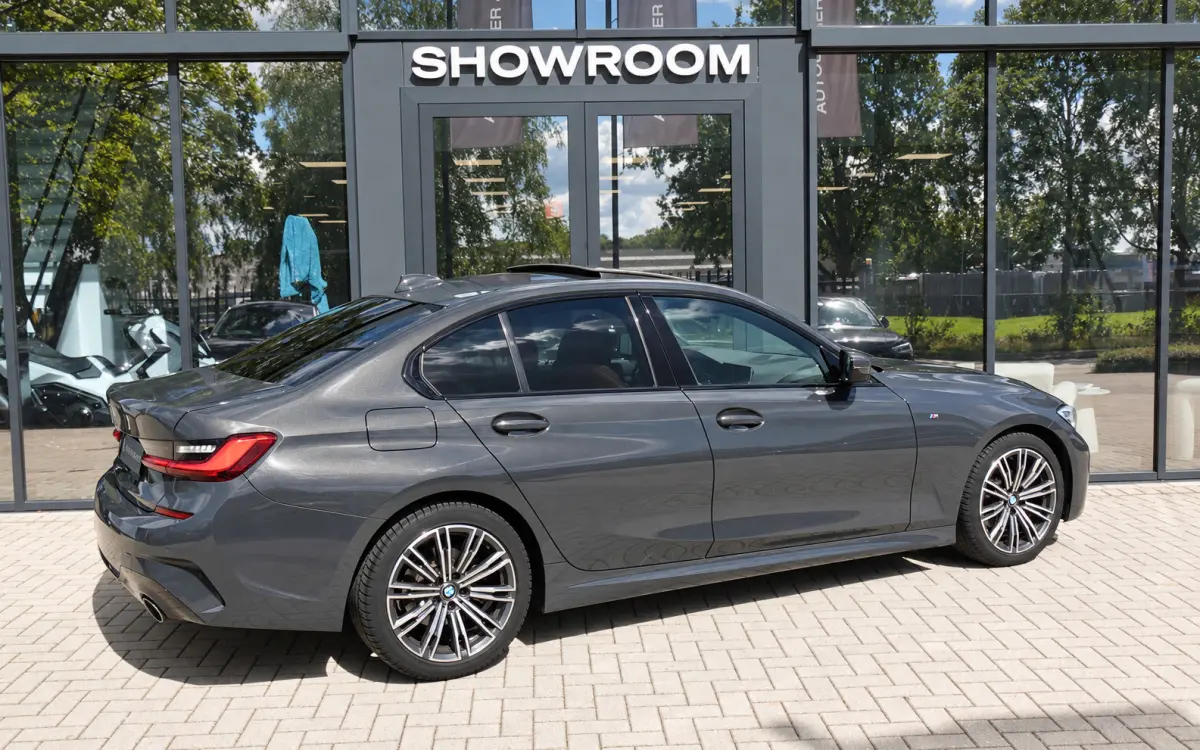 320i High Executive PANO H&K LEDER