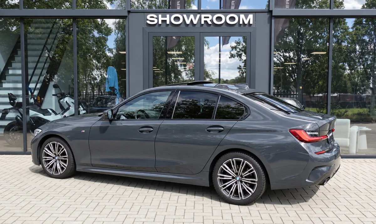 320i High Executive PANO H&K LEDER