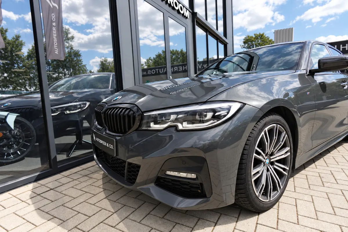 320i High Executive PANO H&K LEDER