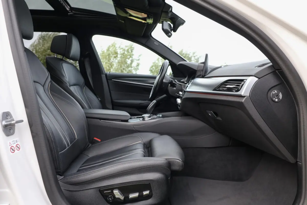 520i M-sport ✅ Pano ✅ Comf. stoelen ✅ Leder