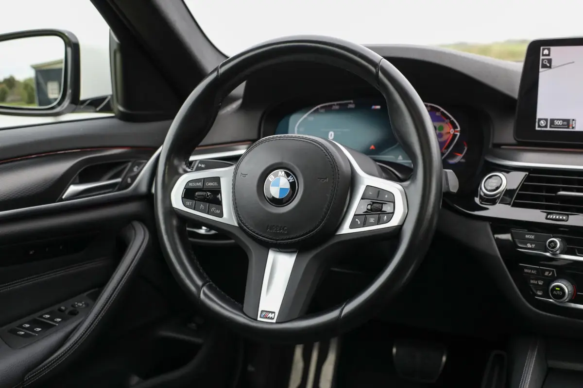 520i M-sport ✅ Pano ✅ Comf. stoelen ✅ Leder