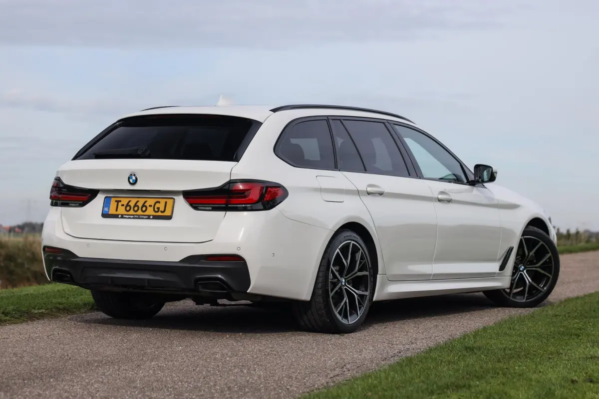 520i M-sport ✅ Pano ✅ Comf. stoelen ✅ Leder