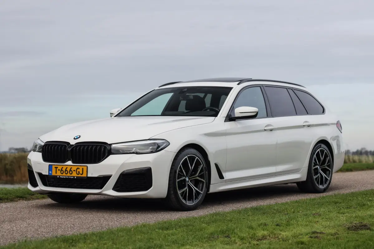 520i M-sport ✅ Pano ✅ Comf. stoelen ✅ Leder