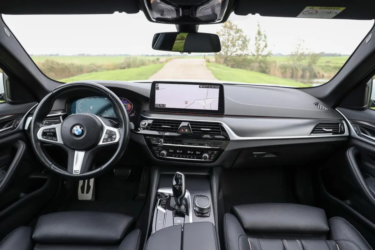 520i M-sport ✅ Pano ✅ Comf. stoelen ✅ Leder
