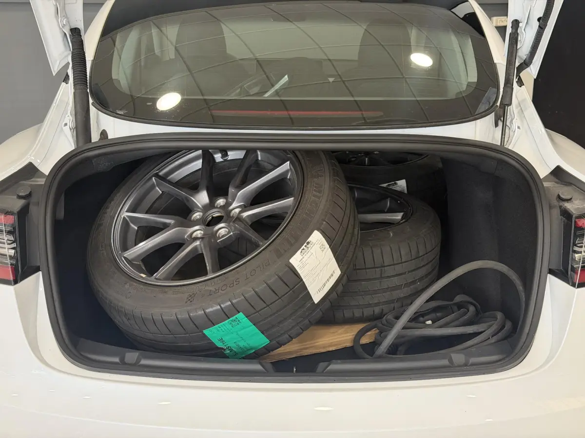 Long Range AWD 75 kWh | SOH 94,9% |