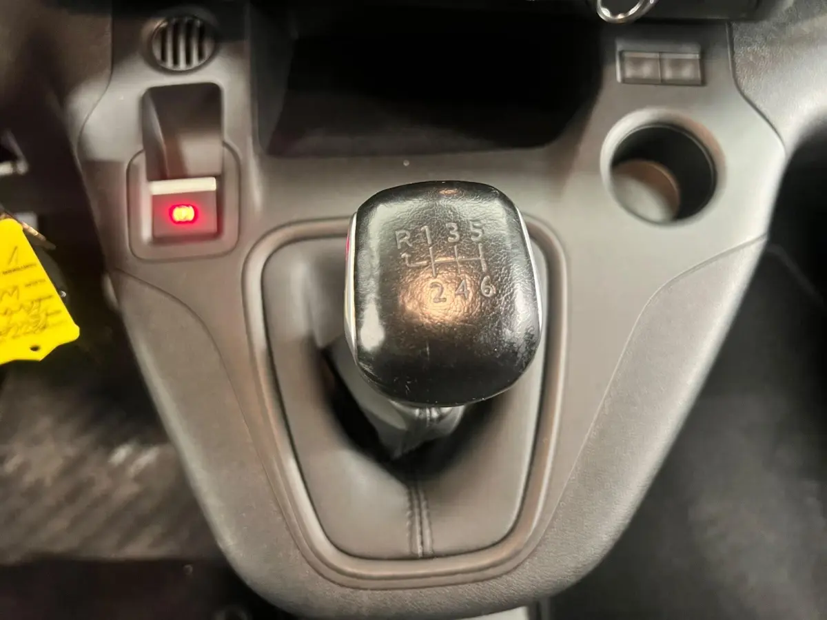 1.5 BlueHDI Premium Navigatie Apple CarPlay Android Auto Camera Parkeerhulp achter Cruise Control Airco