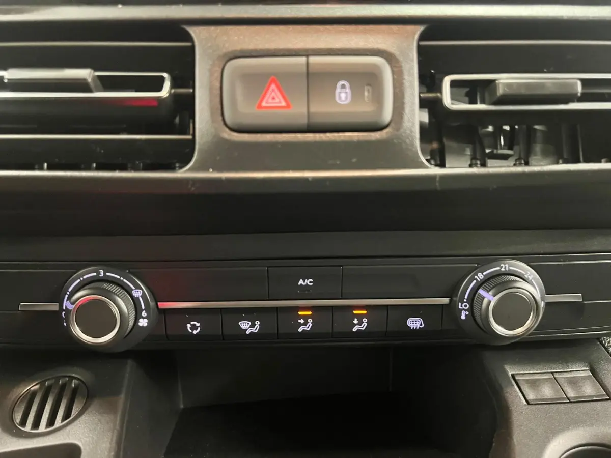 1.5 BlueHDI Premium Navigatie Apple CarPlay Android Auto Camera Parkeerhulp achter Cruise Control Airco