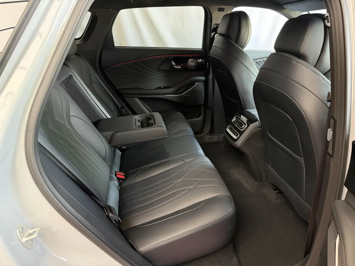 OMODA 9 PREMIUM AWD 538 PK 145 KM ELEC 1000 KM TOTAAL 4WD 4X4