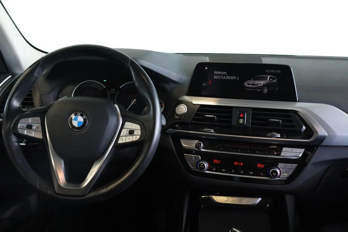 xDrive20i High Executive | Comfort Access | verwarmde voorstoelen | Head-Up Display | Glazen panoramadak | Trekhaak |
