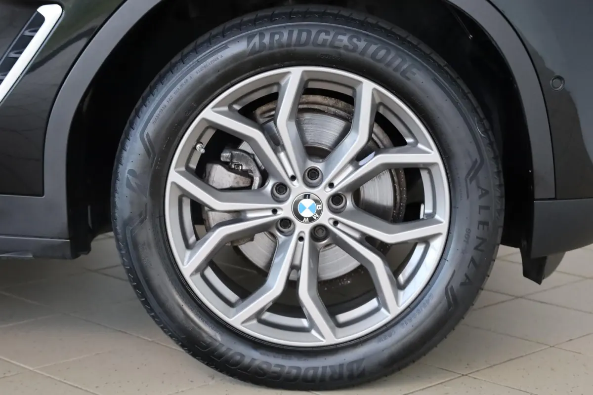 xDrive20i High Executive | Comfort Access | verwarmde voorstoelen | Head-Up Display | Glazen panoramadak | Trekhaak |