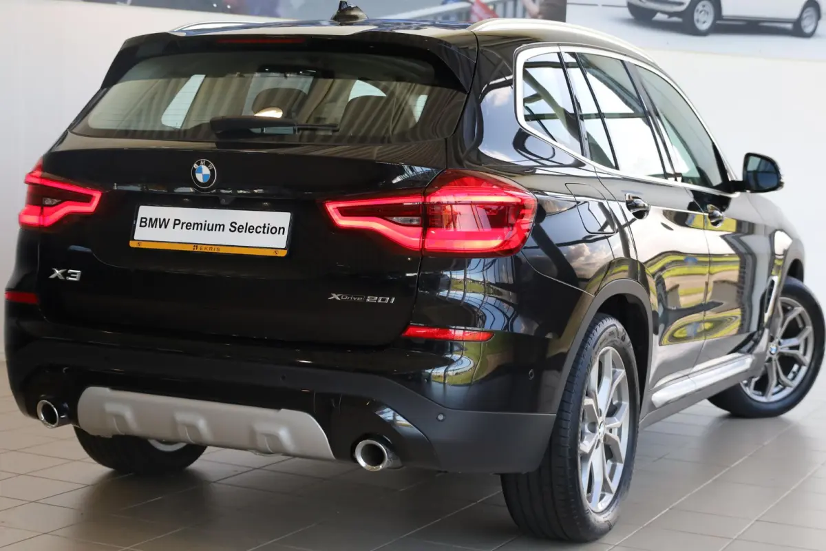 xDrive20i High Executive | Comfort Access | verwarmde voorstoelen | Head-Up Display | Glazen panoramadak | Trekhaak |