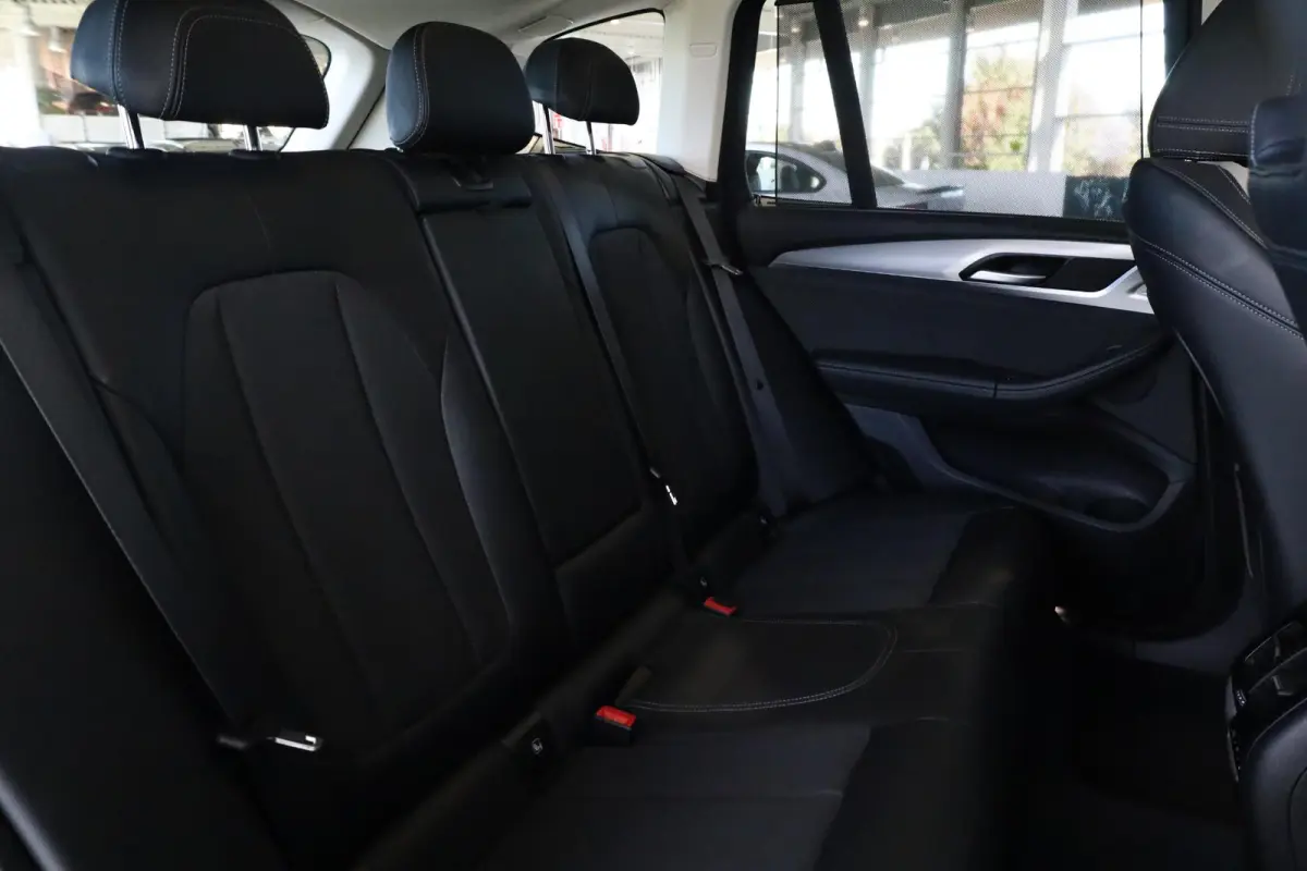 xDrive20i High Executive | Comfort Access | verwarmde voorstoelen | Head-Up Display | Glazen panoramadak | Trekhaak |