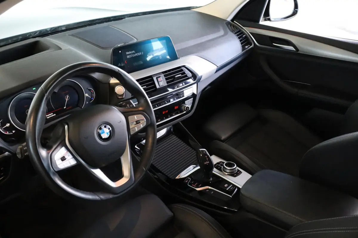 xDrive20i High Executive | Comfort Access | verwarmde voorstoelen | Head-Up Display | Glazen panoramadak | Trekhaak |