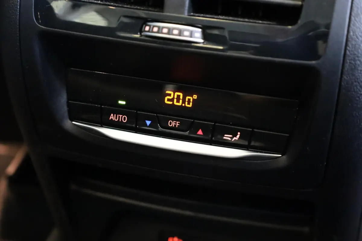 xDrive20i High Executive | Comfort Access | verwarmde voorstoelen | Head-Up Display | Glazen panoramadak | Trekhaak |