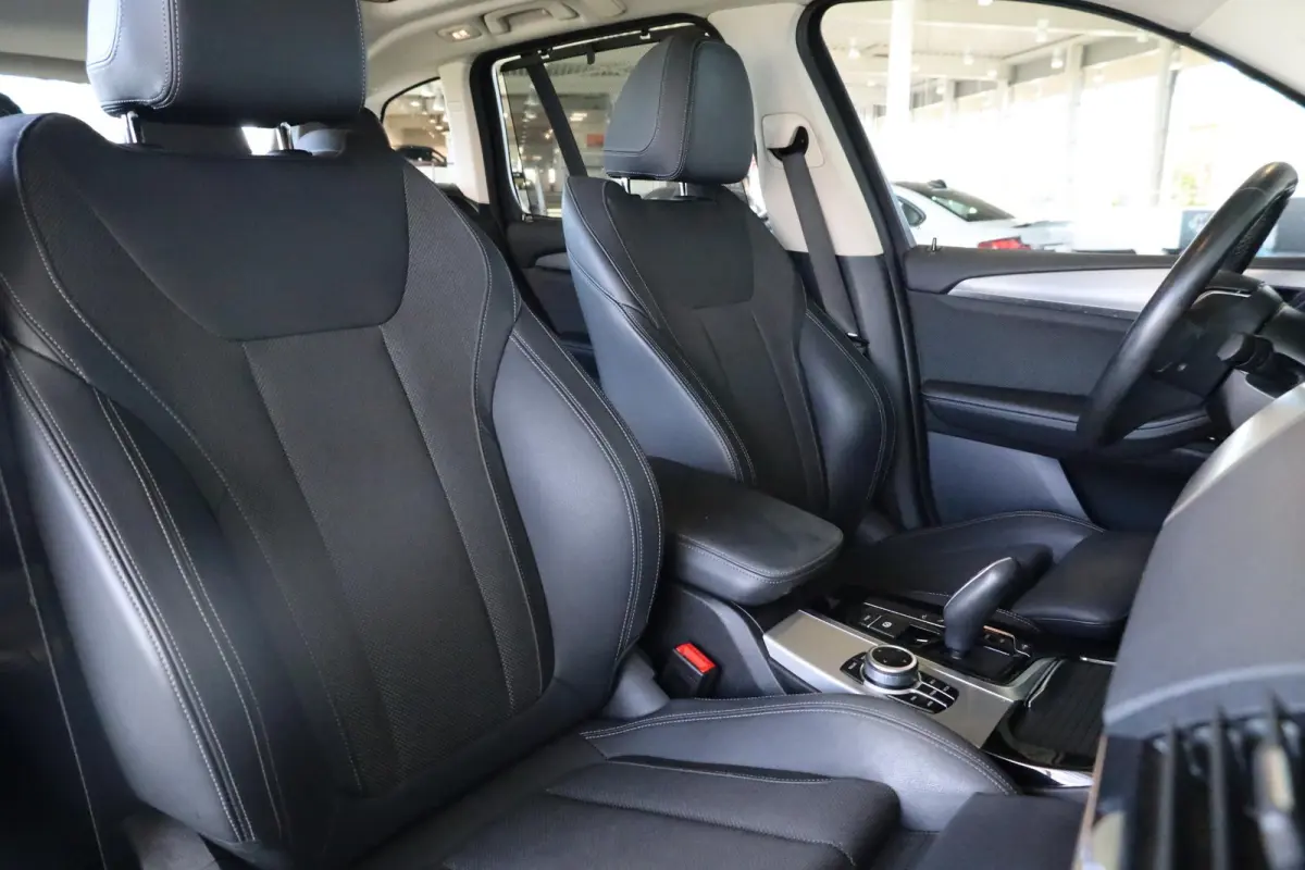 xDrive20i High Executive | Comfort Access | verwarmde voorstoelen | Head-Up Display | Glazen panoramadak | Trekhaak |
