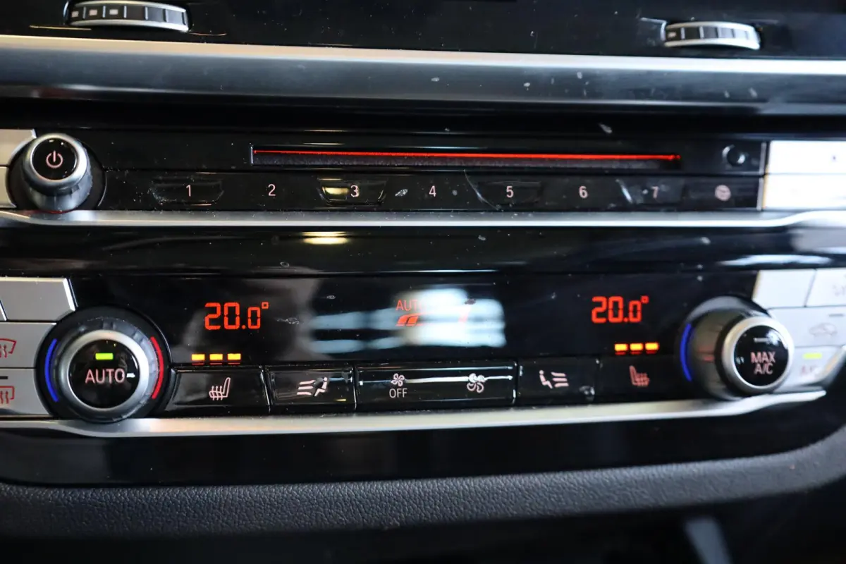 xDrive20i High Executive | Comfort Access | verwarmde voorstoelen | Head-Up Display | Glazen panoramadak | Trekhaak |