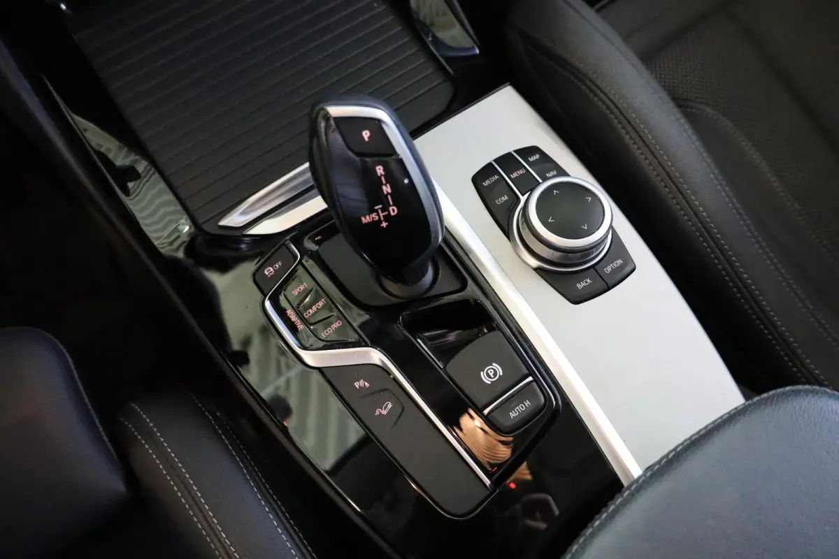 xDrive20i High Executive | Comfort Access | verwarmde voorstoelen | Head-Up Display | Glazen panoramadak | Trekhaak |