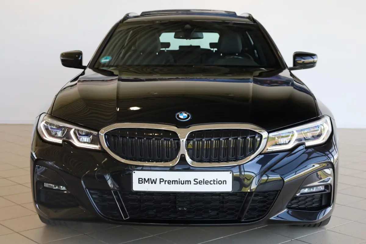 320e xDrive Business Edition Plus | Stuurwielrand Verwarmd | Trekhaak | Voorstoelen Verwarmd | BMW Laserlight | Panoramadak |
