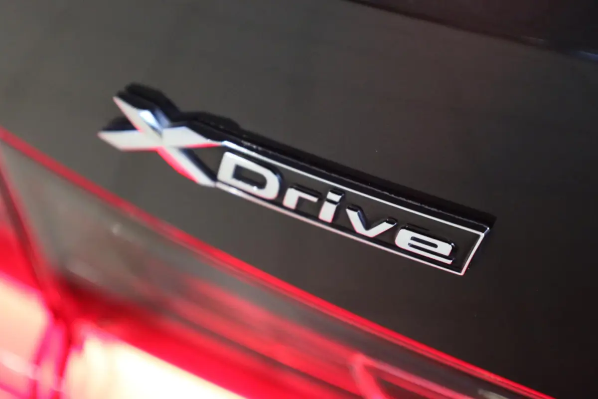 320e xDrive Business Edition Plus | Stuurwielrand Verwarmd | Trekhaak | Voorstoelen Verwarmd | BMW Laserlight | Panoramadak |