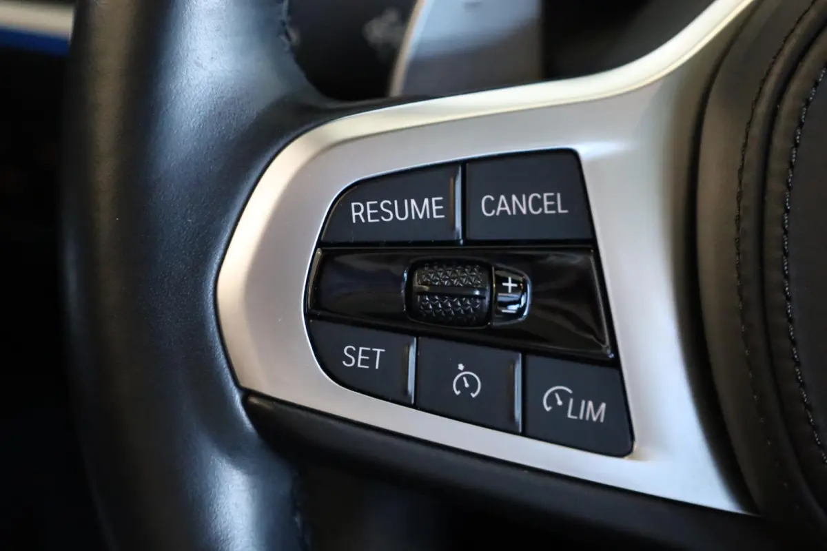 320e xDrive Business Edition Plus | Stuurwielrand Verwarmd | Trekhaak | Voorstoelen Verwarmd | BMW Laserlight | Panoramadak |