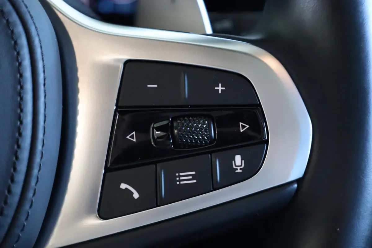 320e xDrive Business Edition Plus | Stuurwielrand Verwarmd | Trekhaak | Voorstoelen Verwarmd | BMW Laserlight | Panoramadak |