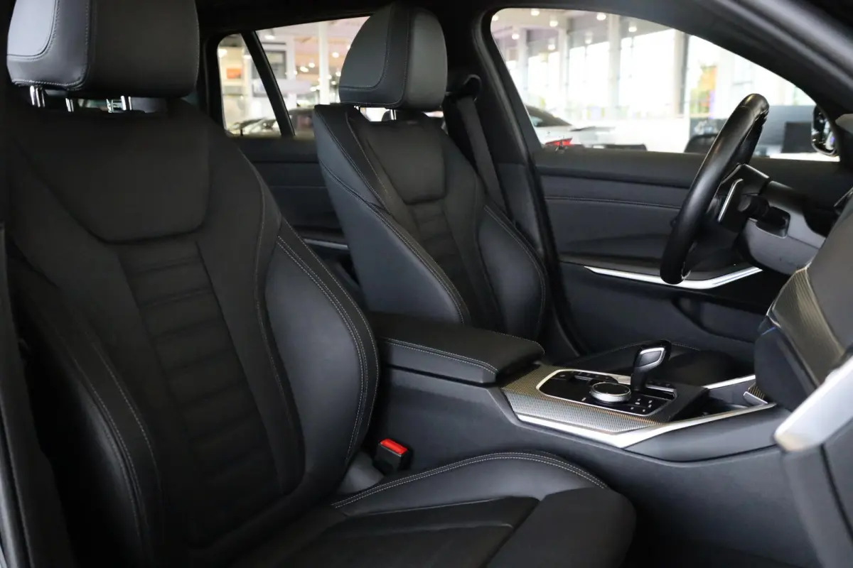 320e xDrive Business Edition Plus | Stuurwielrand Verwarmd | Trekhaak | Voorstoelen Verwarmd | BMW Laserlight | Panoramadak |
