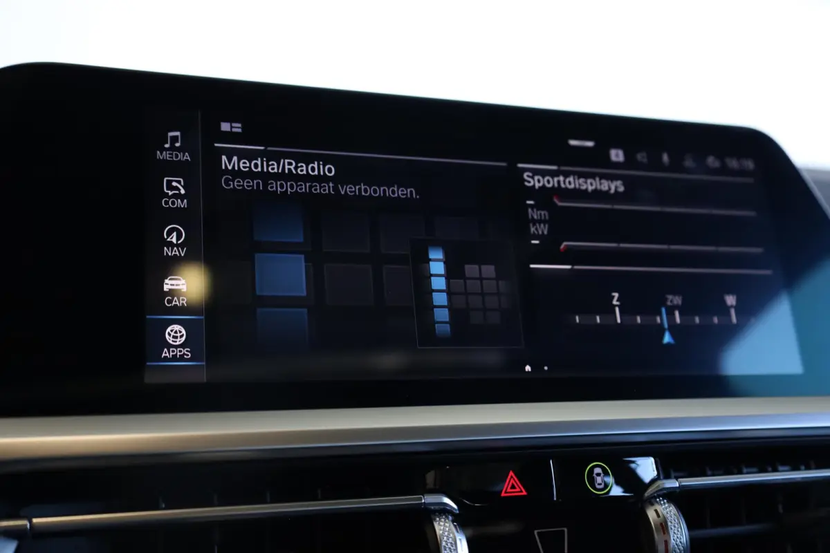 320e xDrive Business Edition Plus | Stuurwielrand Verwarmd | Trekhaak | Voorstoelen Verwarmd | BMW Laserlight | Panoramadak |