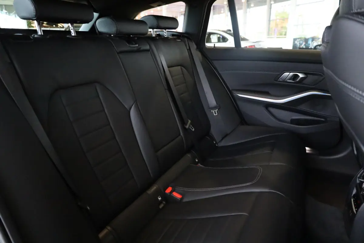320e xDrive Business Edition Plus | Stuurwielrand Verwarmd | Trekhaak | Voorstoelen Verwarmd | BMW Laserlight | Panoramadak |