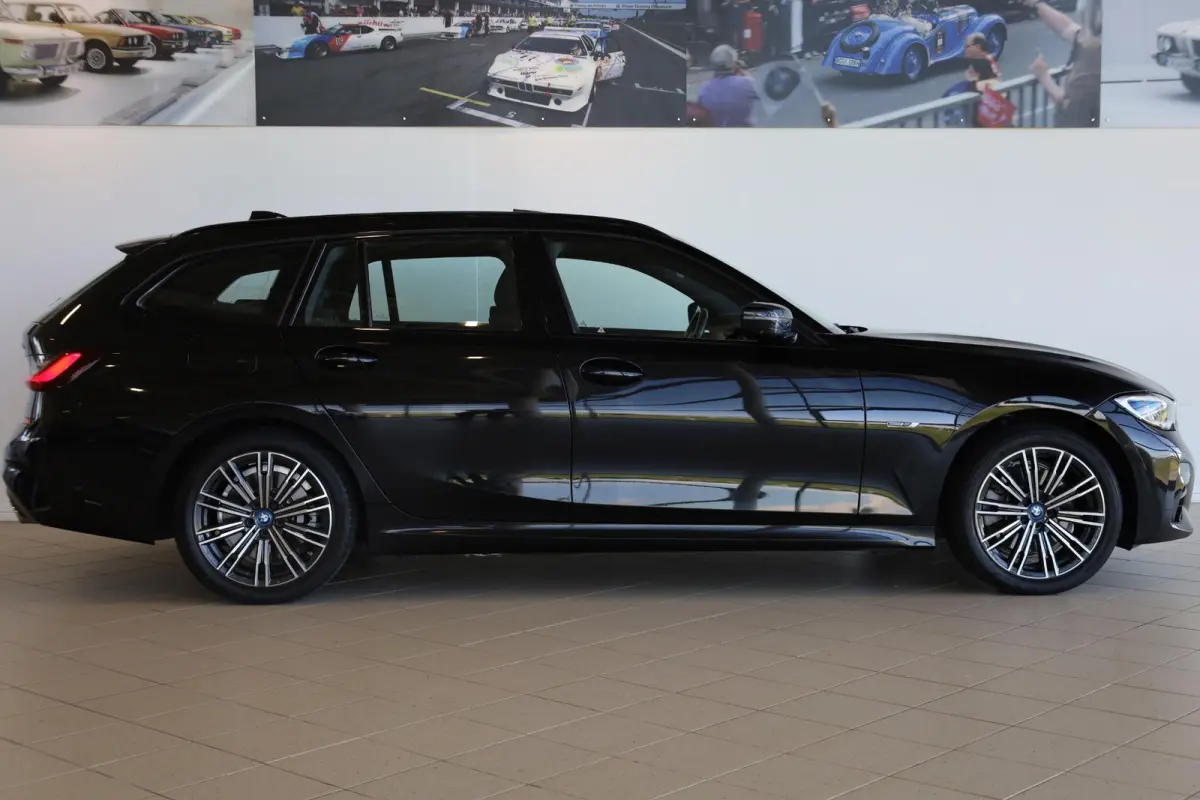 320e xDrive Business Edition Plus | Stuurwielrand Verwarmd | Trekhaak | Voorstoelen Verwarmd | BMW Laserlight | Panoramadak |