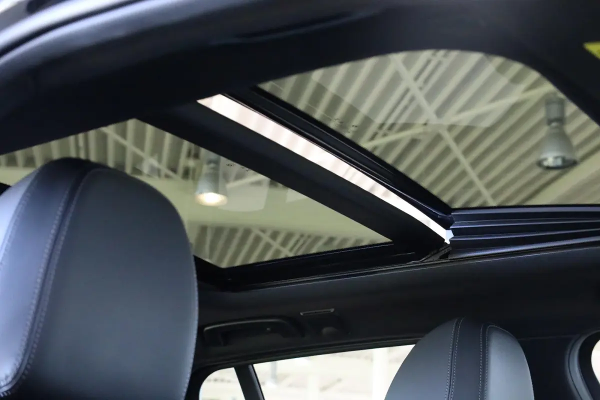 320e xDrive Business Edition Plus | Stuurwielrand Verwarmd | Trekhaak | Voorstoelen Verwarmd | BMW Laserlight | Panoramadak |
