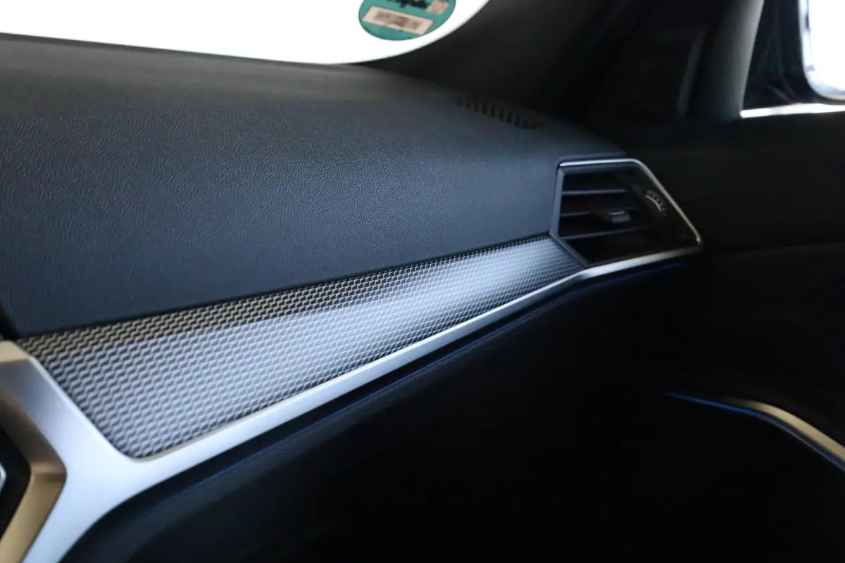 320e xDrive Business Edition Plus | Stuurwielrand Verwarmd | Trekhaak | Voorstoelen Verwarmd | BMW Laserlight | Panoramadak |