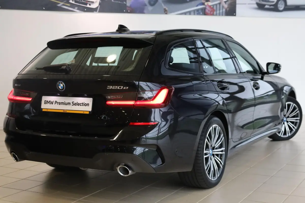 320e xDrive Business Edition Plus | Stuurwielrand Verwarmd | Trekhaak | Voorstoelen Verwarmd | BMW Laserlight | Panoramadak |