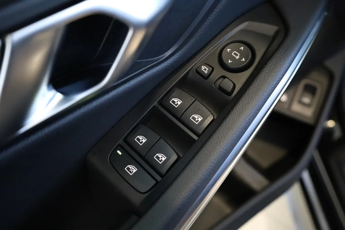 320e xDrive Business Edition Plus | Stuurwielrand Verwarmd | Trekhaak | Voorstoelen Verwarmd | BMW Laserlight | Panoramadak |