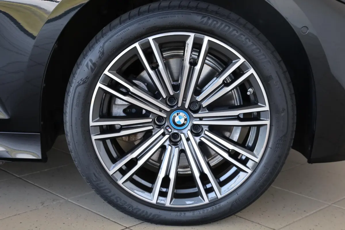320e xDrive Business Edition Plus | Stuurwielrand Verwarmd | Trekhaak | Voorstoelen Verwarmd | BMW Laserlight | Panoramadak |