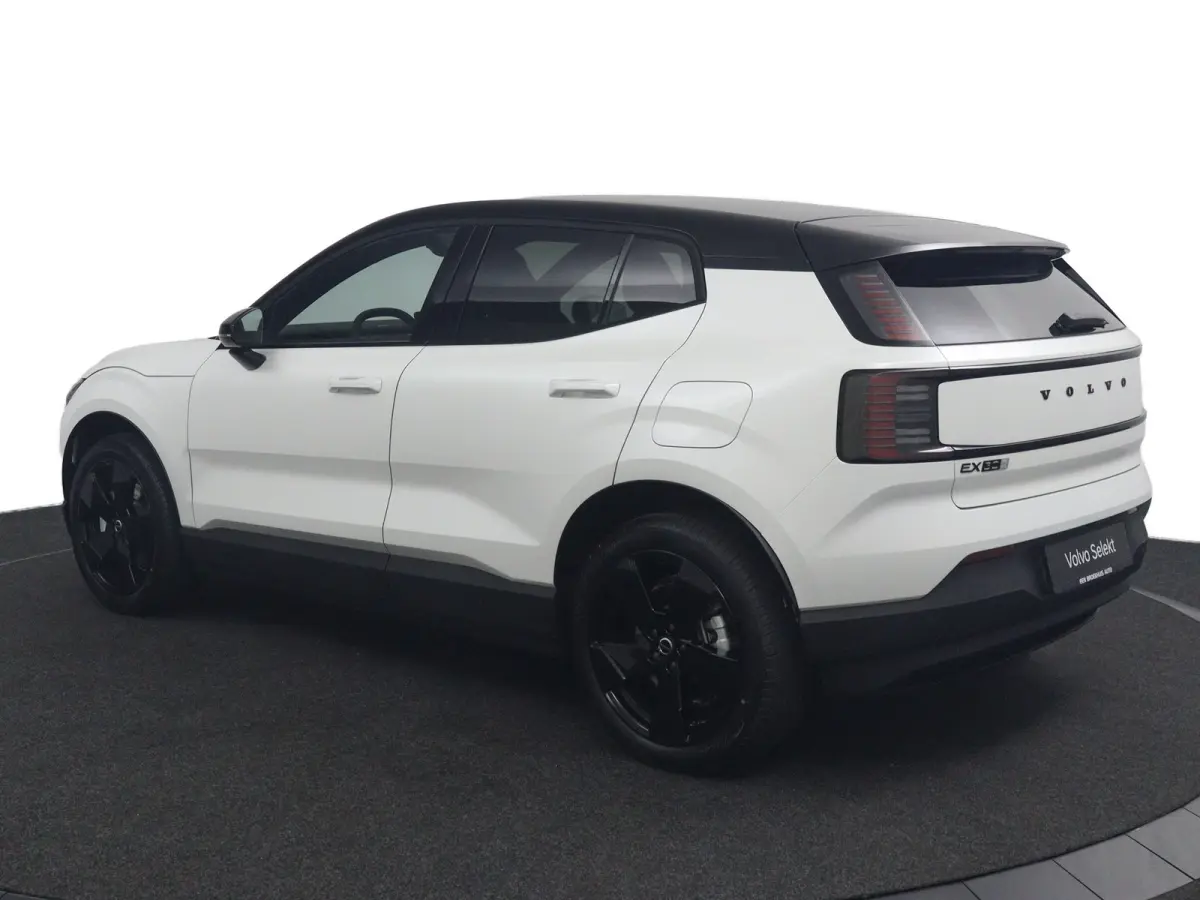 P5 Long Range Plus Black Edition Europa 69 kWh | SoH 100% | Direct Beschikbaar | Elektrische Stoelen | Stoelverwarming | Keyless |