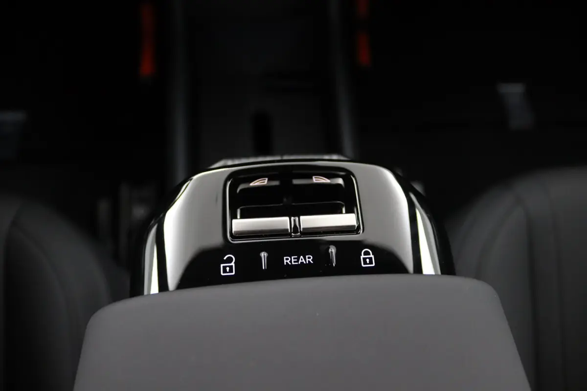 P5 Long Range Plus Black Edition Europa 69 kWh | SoH 100% | Direct Beschikbaar | Elektrische Stoelen | Stoelverwarming | Keyless |