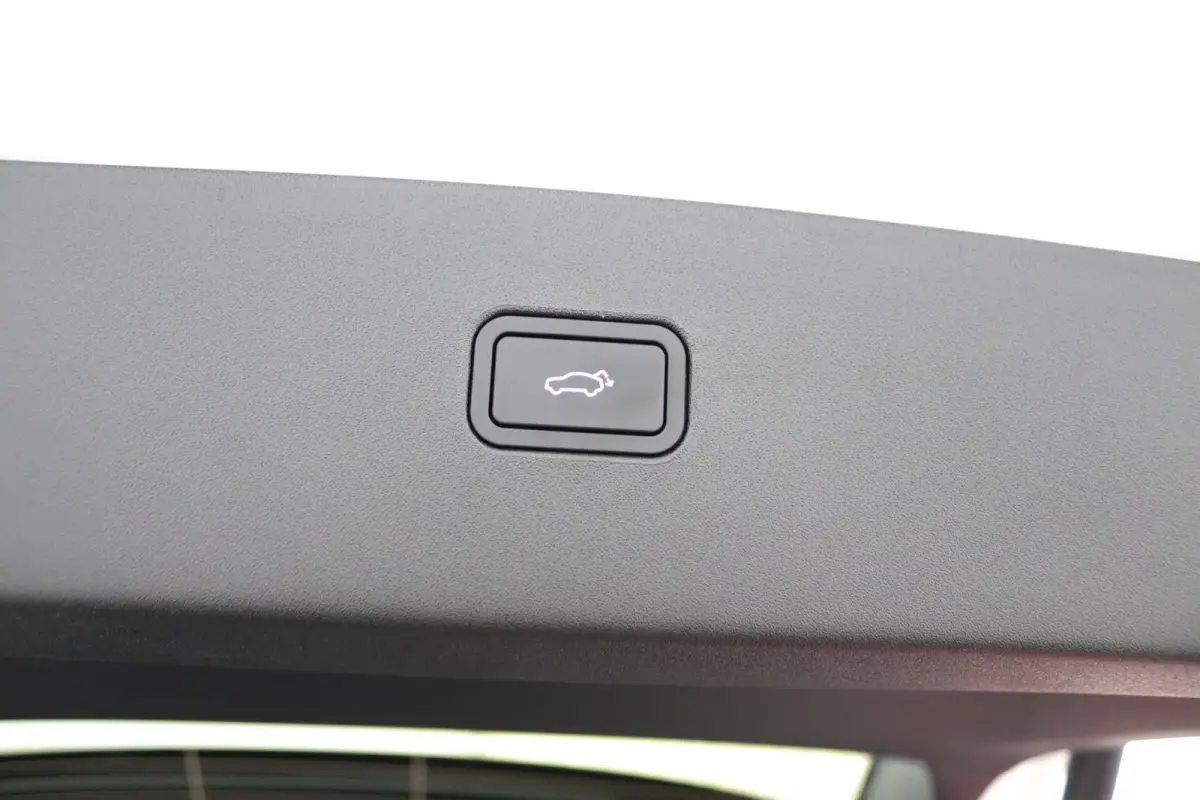 P5 Long Range Plus Black Edition Europa 69 kWh | SoH 100% | Direct Beschikbaar | Elektrische Stoelen | Stoelverwarming | Keyless |