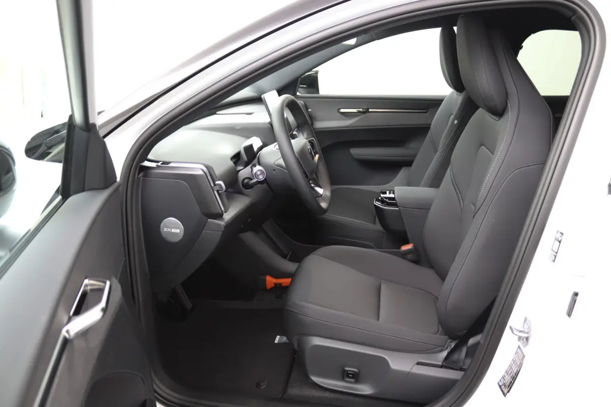 P5 Long Range Plus Black Edition Europa 69 kWh | SoH 100% | Direct Beschikbaar | Elektrische Stoelen | Stoelverwarming | Keyless |