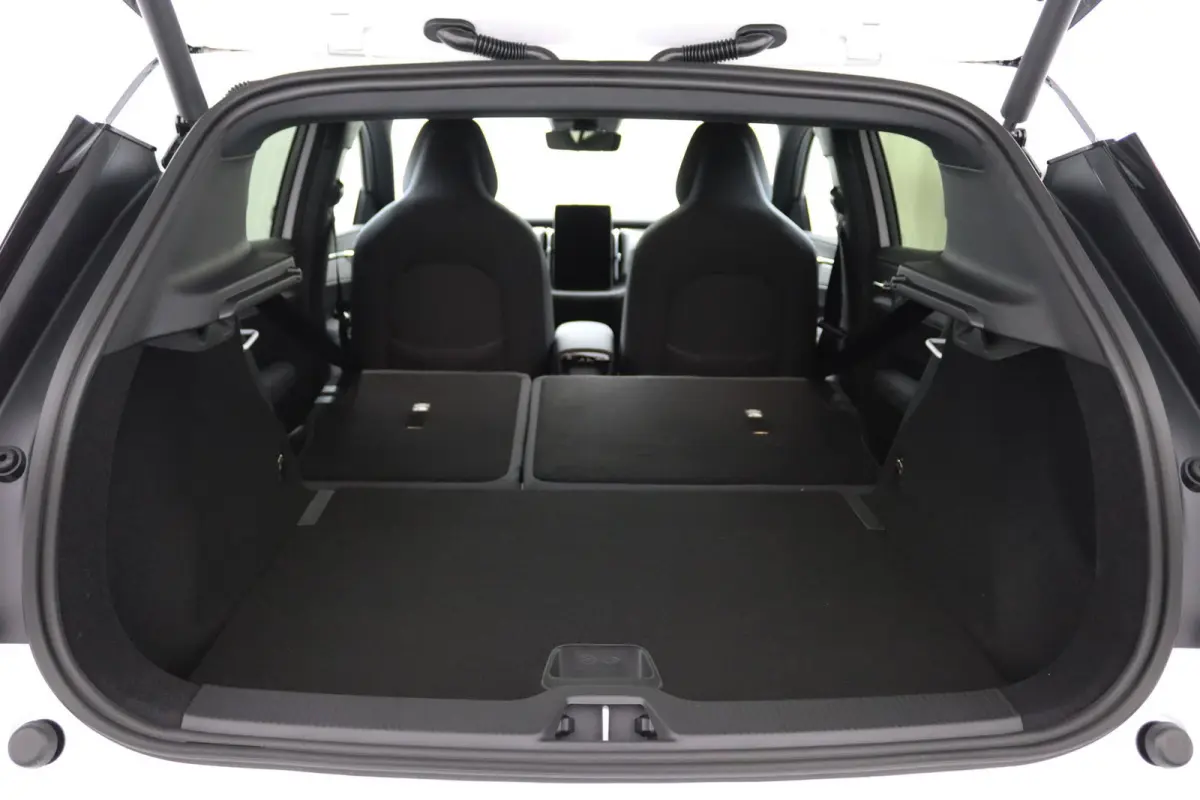 P5 Long Range Plus Black Edition Europa 69 kWh | SoH 100% | Direct Beschikbaar | Elektrische Stoelen | Stoelverwarming | Keyless |