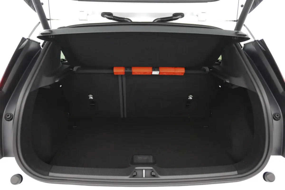 P5 Long Range Plus Black Edition Europa 69 kWh | SoH 100% | Direct Beschikbaar | Elektrische Stoelen | Stoelverwarming | Keyless |