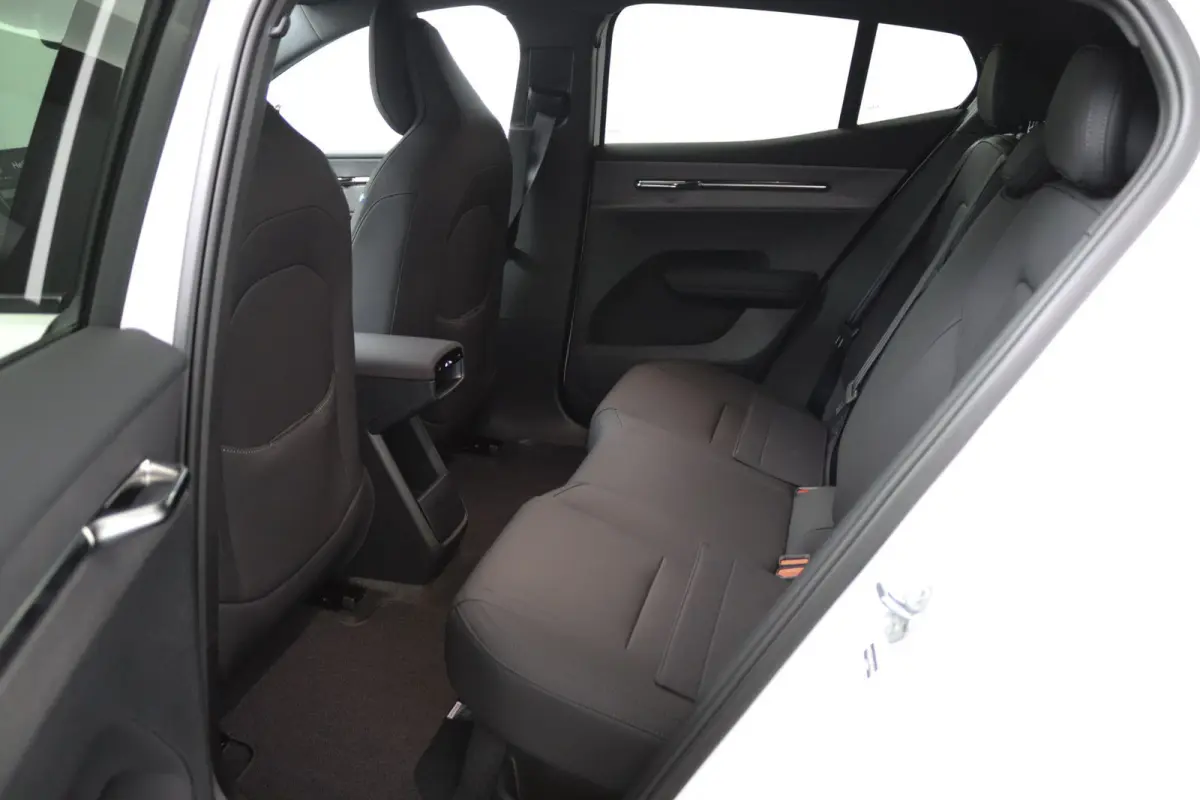 P5 Long Range Plus Black Edition Europa 69 kWh | SoH 100% | Direct Beschikbaar | Elektrische Stoelen | Stoelverwarming | Keyless |