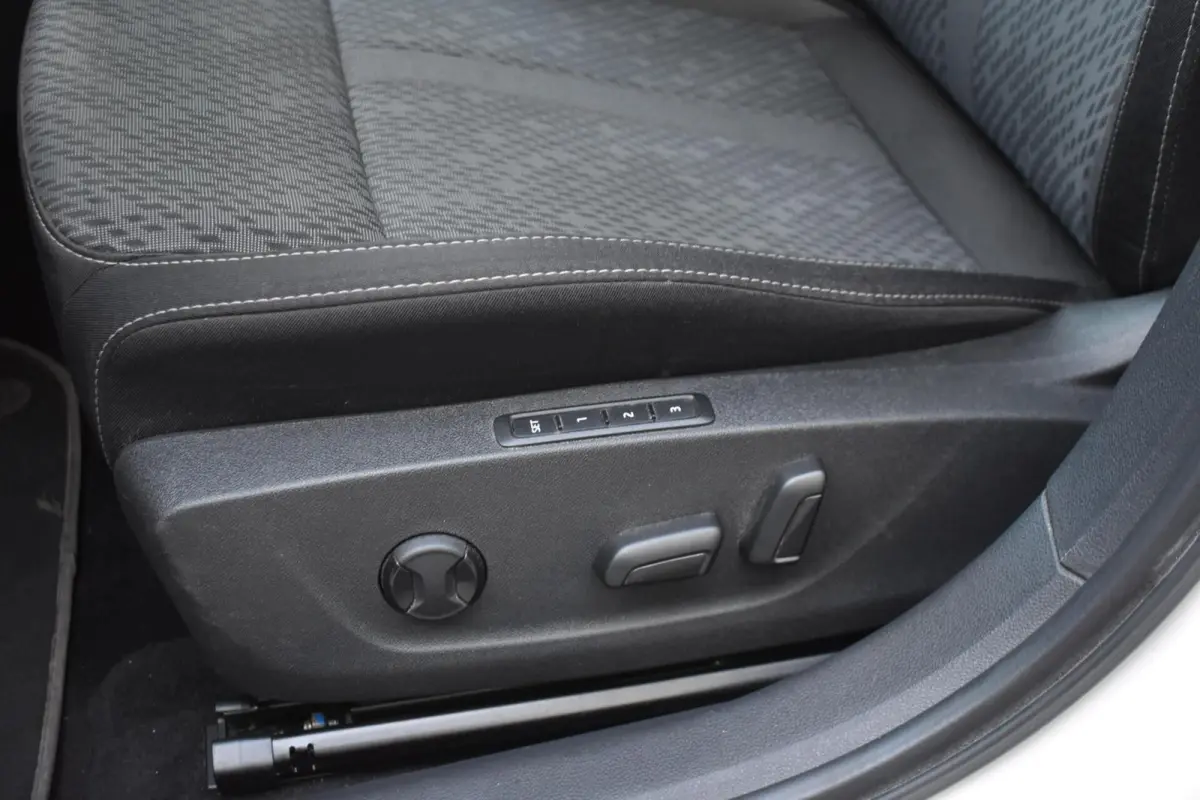 1.4 TSI iV PHEV Business Ed. | Head-UP | Black Pack |